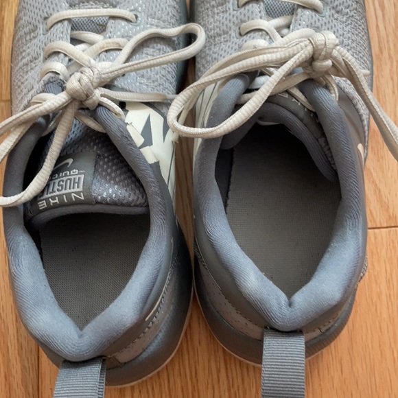 Grey Nike Hustle Quick - Picture 7 of 7
